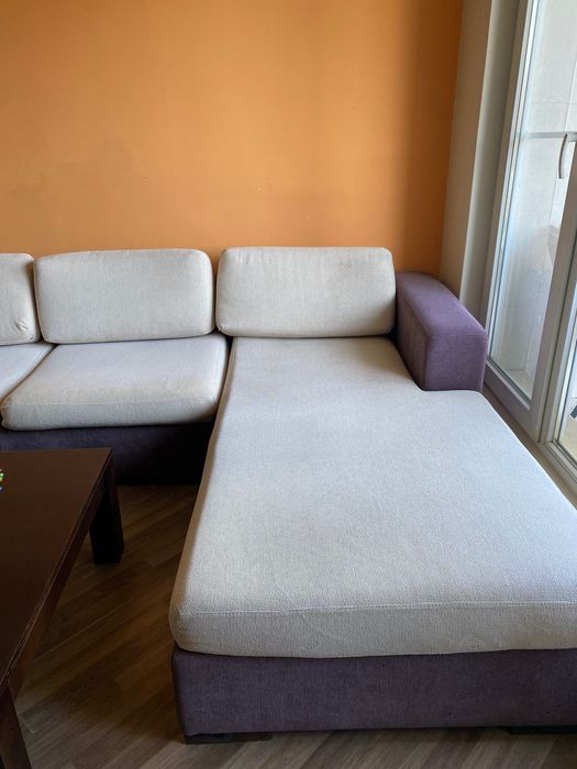 Голям диван с маса