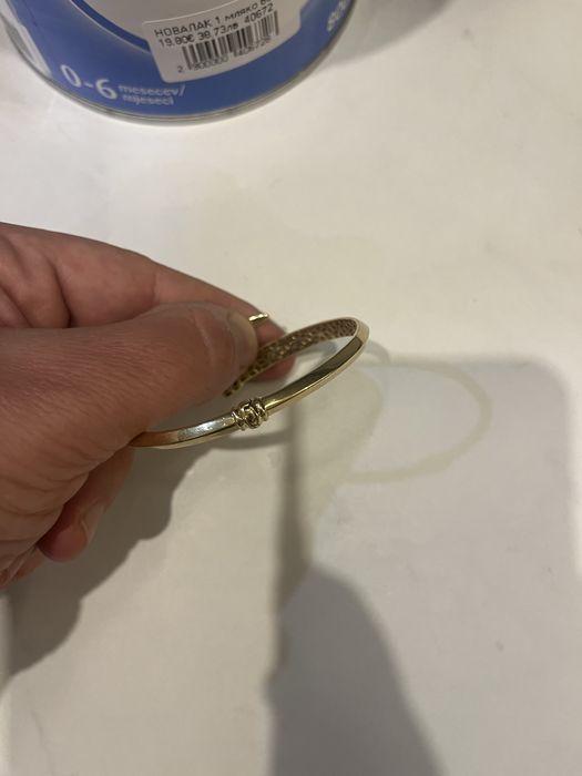 Златна гривна и колиета