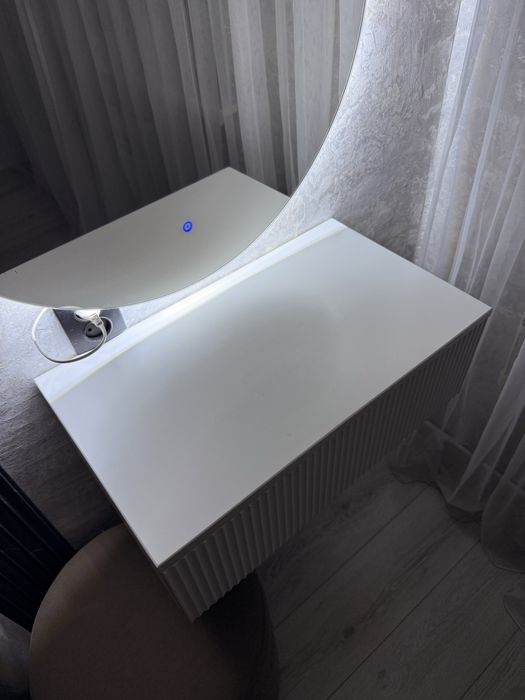 Срочно продается столик с зеркалом комлект‼️