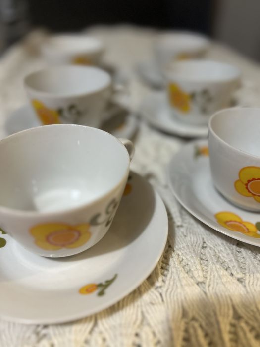 Красив комплект от 6 чаши с чинийки порцелан от ГДР