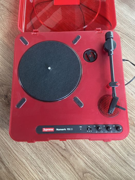 Supreme®/Numark® PT01 Portable Turntable Грамофон