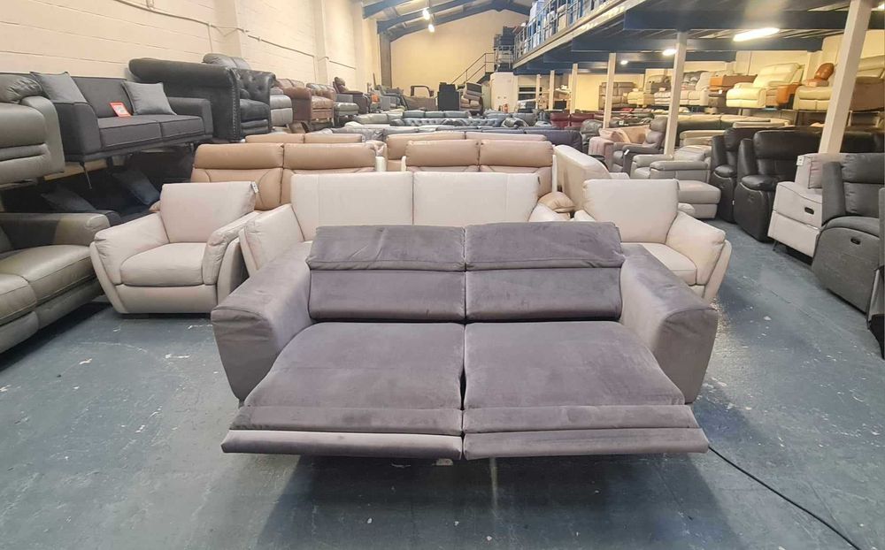 Сив диван от плат тройка с електрически релаксиращ механизъм