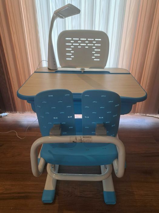 Ергономично детско бюро+стол, лед лампа и стойка за учебник