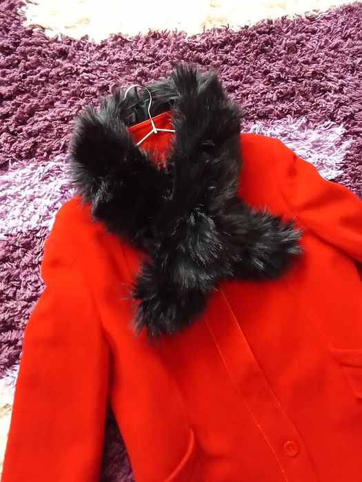 Palton dama superb roșu.