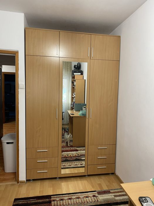 Vând dulap spațios din PAL cu oglindă și sertare – Stare foarte bună