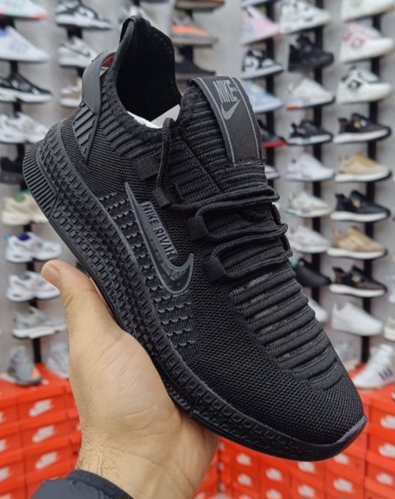 Seturi si adidasi barbati