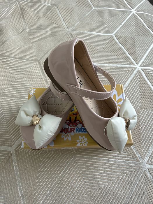 Продам детские туфли, р 24