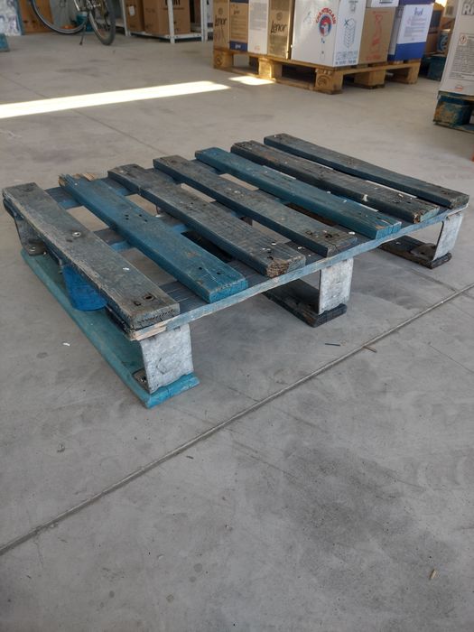 Палета пластмасови и дървени