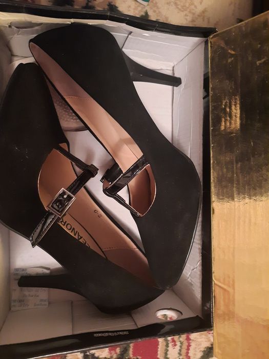 Женская обувь. Туфли