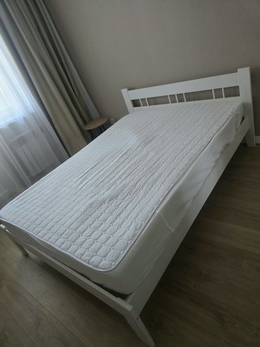 Продам кровать с матрасом в идеальном состоянии