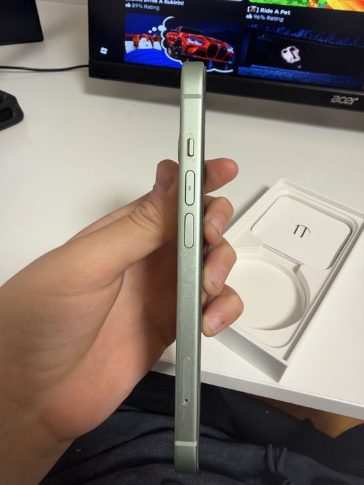 NEGOCIABIL  DOAR IN CLUJ Vând iPhone 15, 128 GB, culoare Mint. Telefonul funcționează foarte bine și poate fi testat la predare.