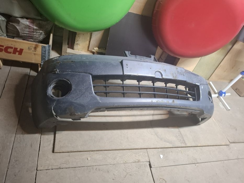 Продам передний бампер Nissan Note