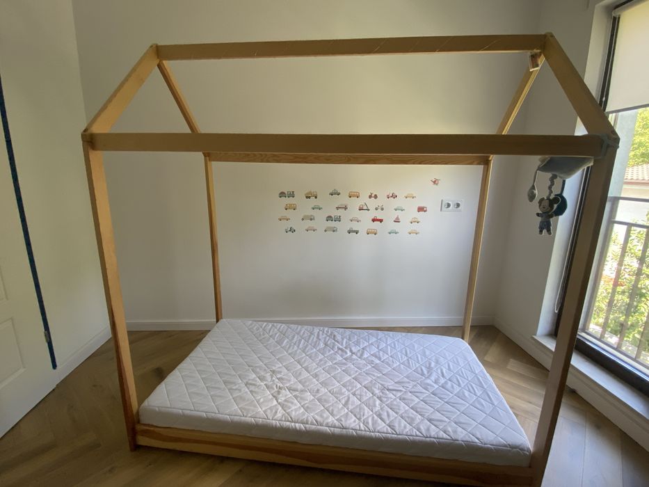 Pat din lemn cu somiera si saltea 160x80