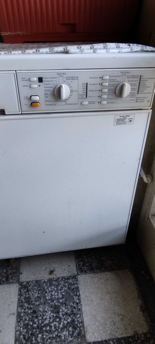Продавам пералня със сушилня Миеле, много запазена,работи перфектно