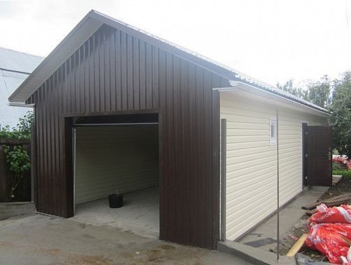 Garaj metalic din panouri sandwich  4.3 x 6.3m