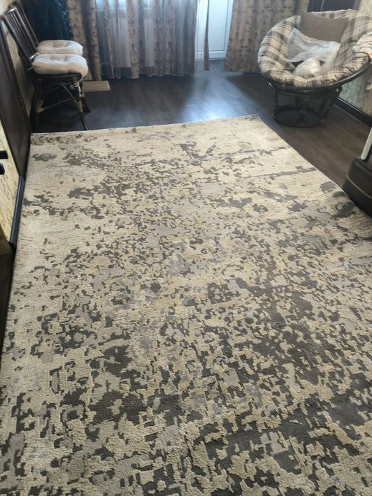 Ковер 2*3 метра в хорошем состоянии