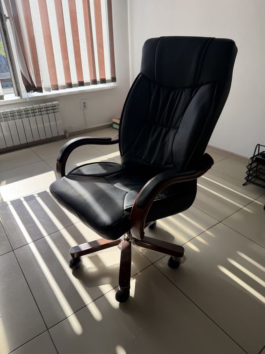 Продам офисную мебель