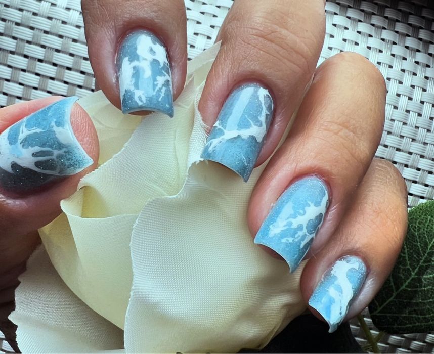 Unghii cu gel , semipermanenta , tips reutilizabil.