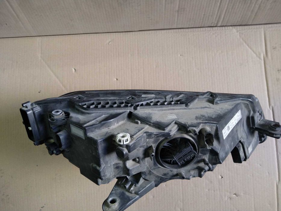 Фар ляв за Skoda Superb 3V