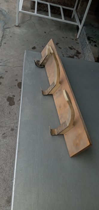 Настенная вешелка