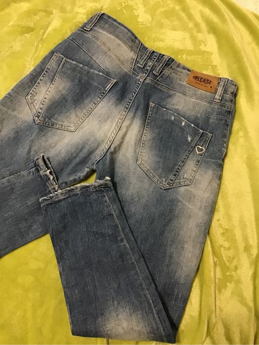 Дънки и пуловер