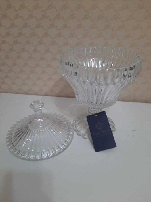 Хрустальная конфетница с крышкой VELURIA