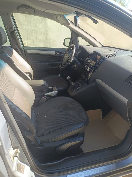 Vând Opel Zafira B 7 locuri  an fabricație 2012