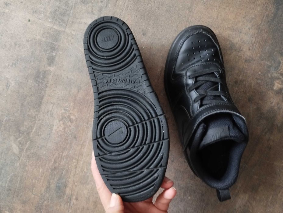 Маратонки Nike и Adidas номер 33.