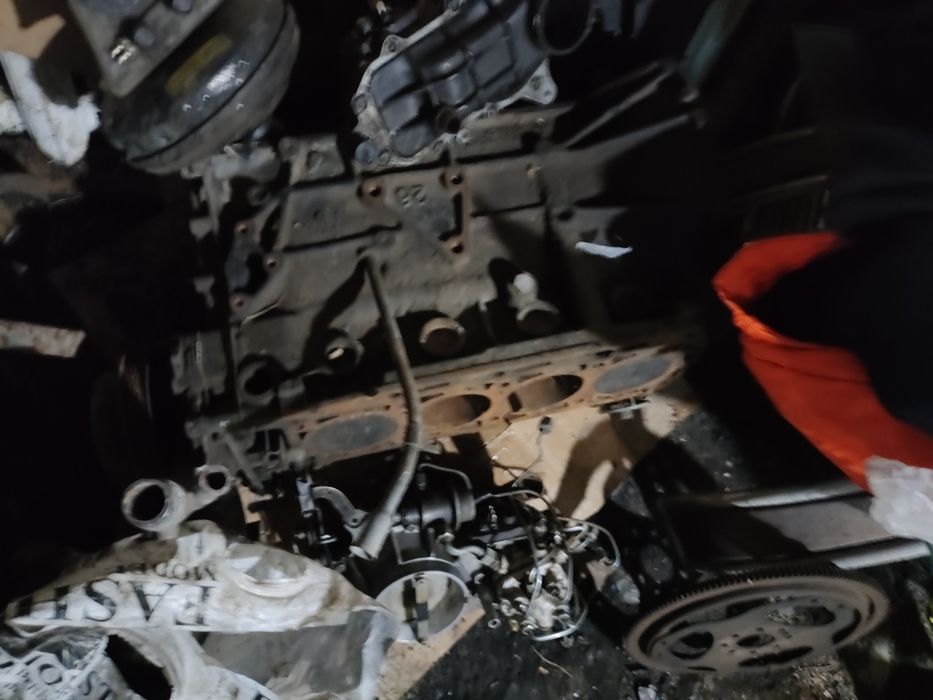 Продам запчасти на мерс 190