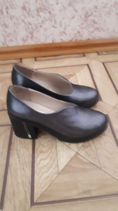 Продам женские туфли
