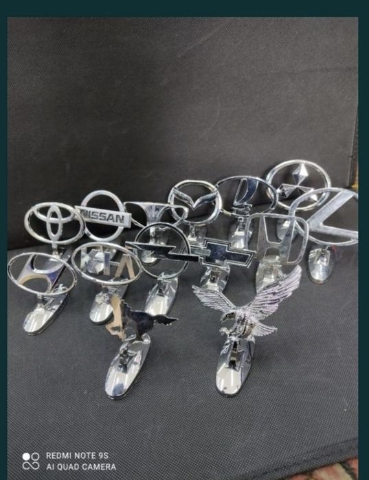 Значки шильдики надписи