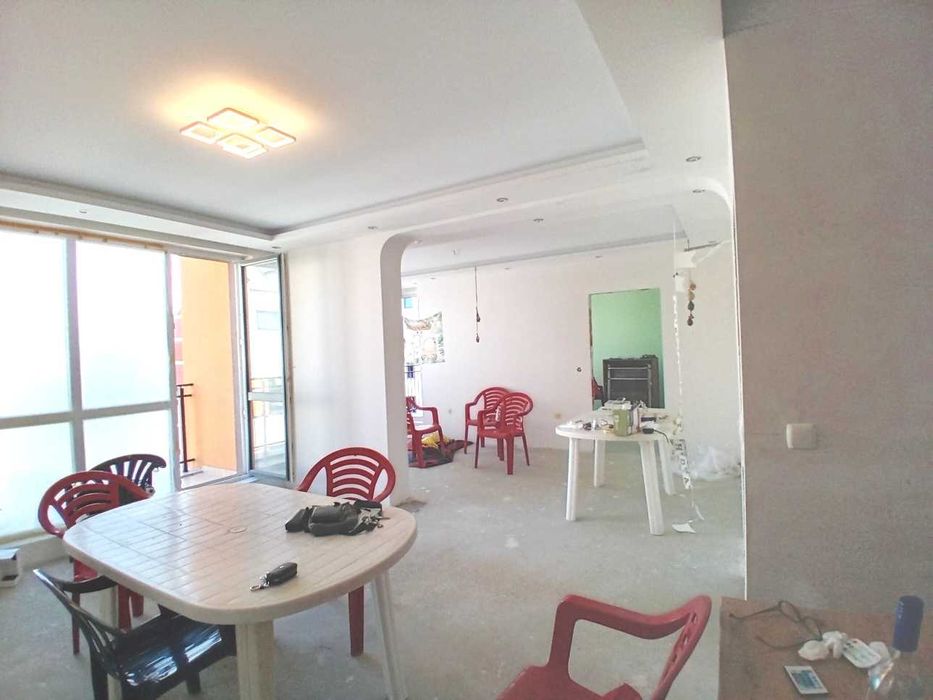 Продавам 3-стаен апартамент в Люлин Център