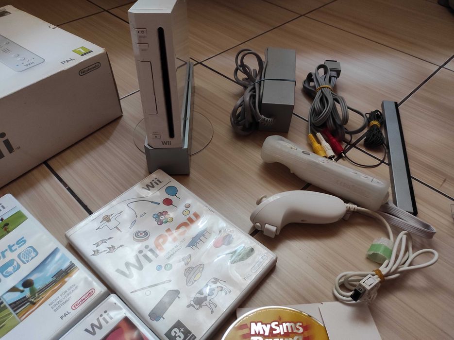 Nintendo Wii full box cu toate accesoriile originale si jocuri incluse