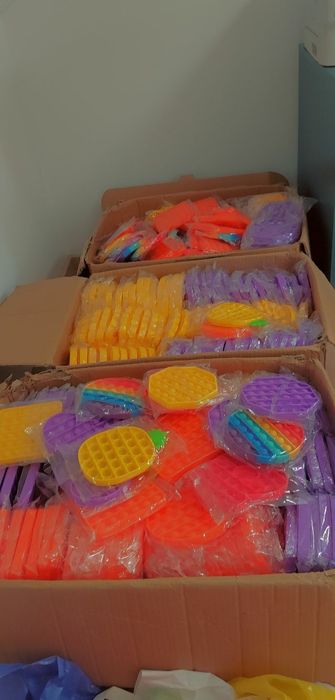 Popit 600 de pop it diferite culori, forme si modele. Cerc, unicorn