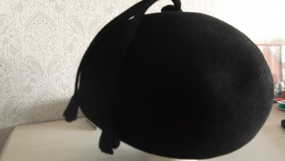 Берет фетровый черный