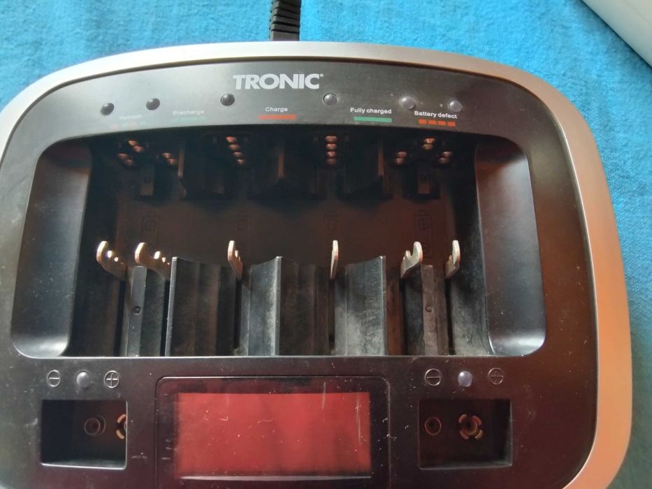 голямо оригинално немско зарядно за всички видове батерии , NI-MH