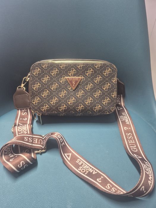 Geanta Guess cu doua compartimente.