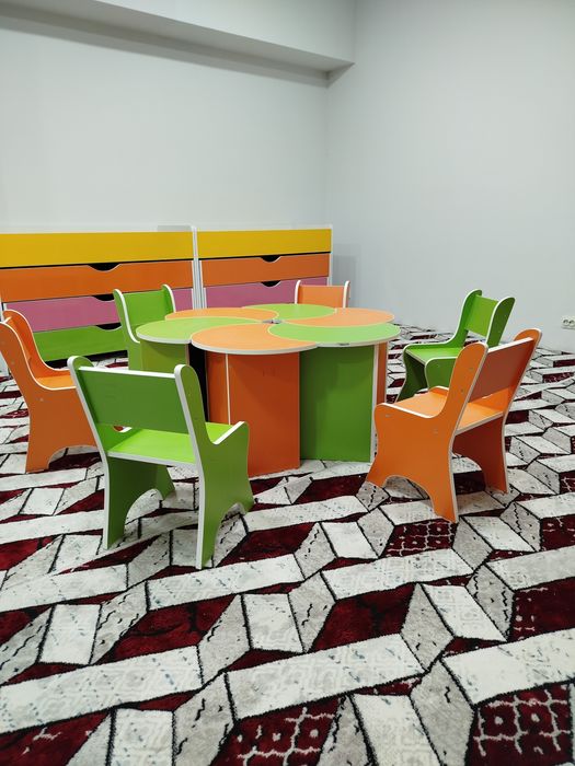 Стол и стул для малышей с ЛДСП