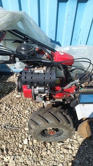 Траншеикопатель (бара) самоходная с акпп.