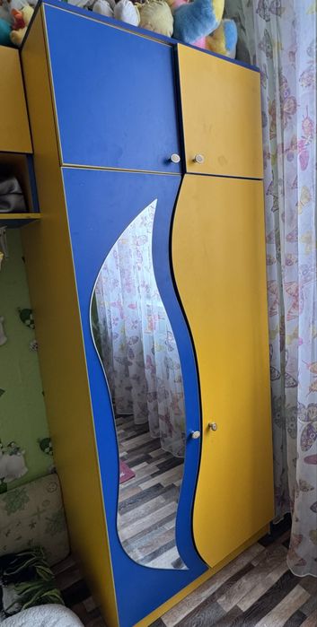 шкафы , стол , тумбочка