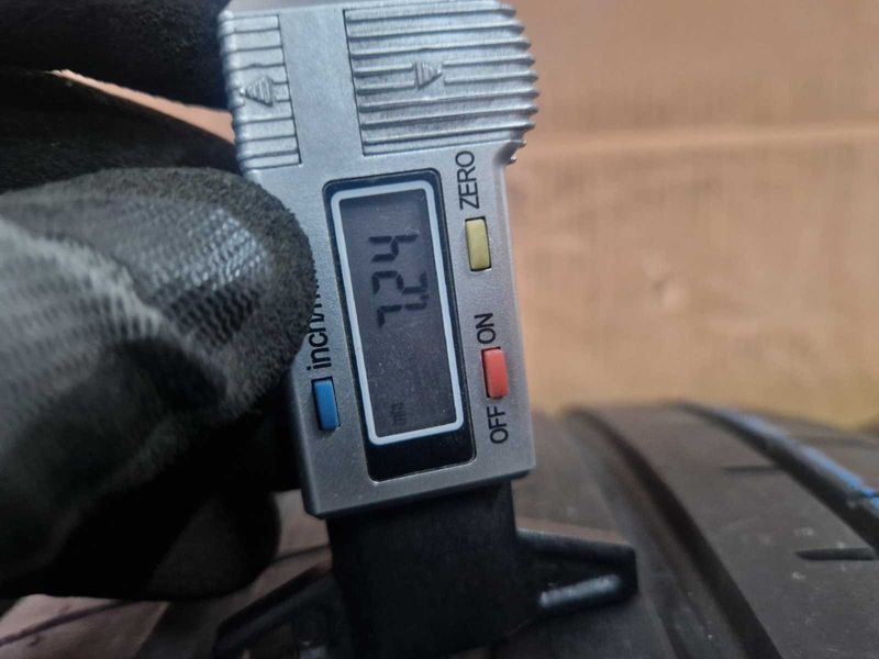 4 Goodyear R19 235/55
летни гуми DOT1817