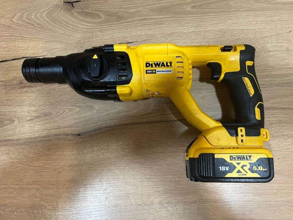 Acumulator Baterie DeWalt XR 5Ah 18V 2024 arată foarte bine și este în stare foarte buna