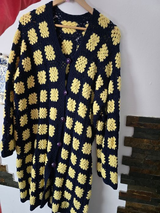 Vând cardigan lucrat manual