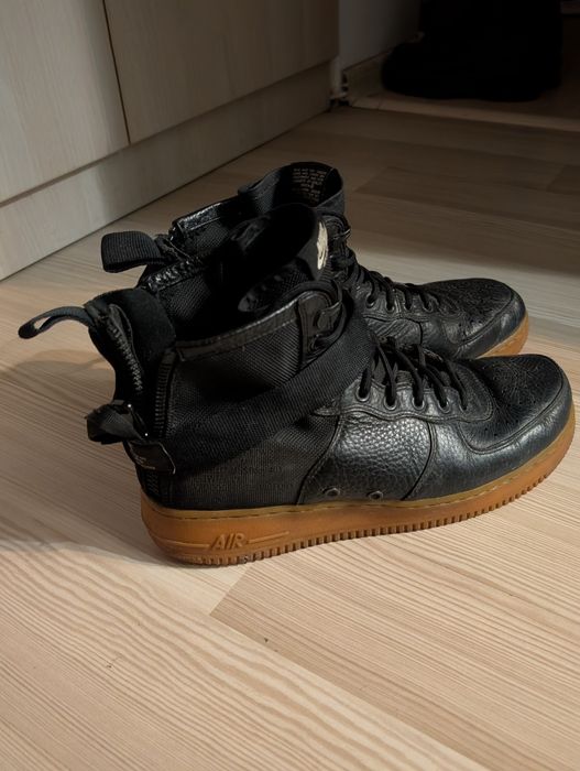 Nike Air Force  SF1 Mid