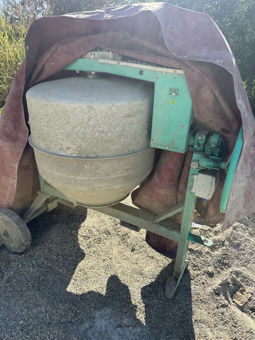 Vand ,targi masa vibranta ,betoniera sintezi 350 l tiburi ,cofrage de stalpi ,