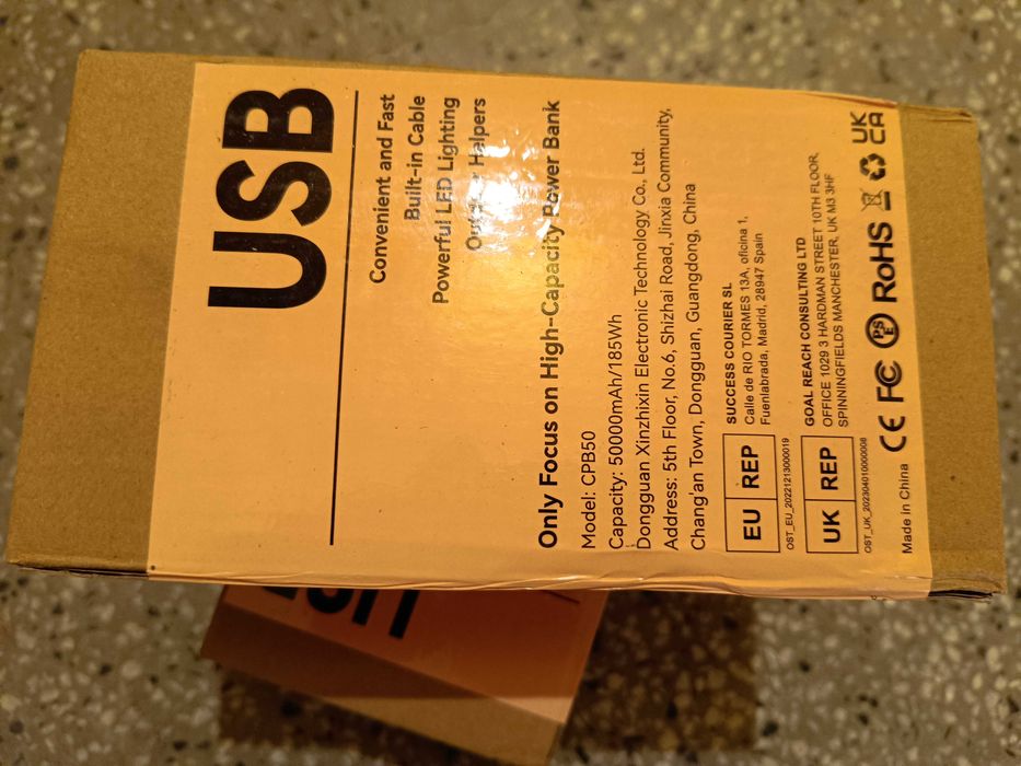 Нова 50000mAh външна батерия с вградени кабели, 7 изхода и 3 входа