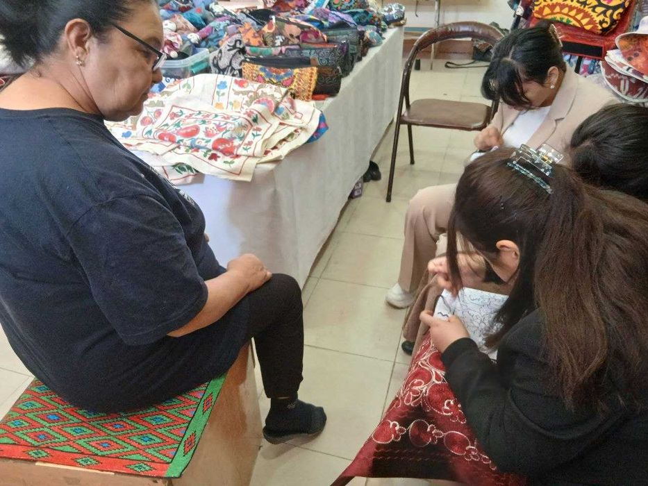 узбек миллий либослари