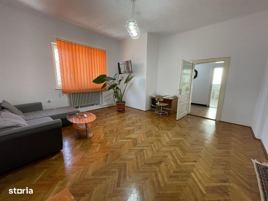 Apartament la casa cu spatiu comercial si garaj - zona Bd. Victoriei