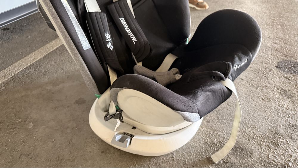 Детско столче за кола 9/36 с въртящ механизъм