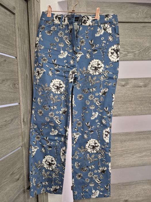 Pantaloni flori 3/4